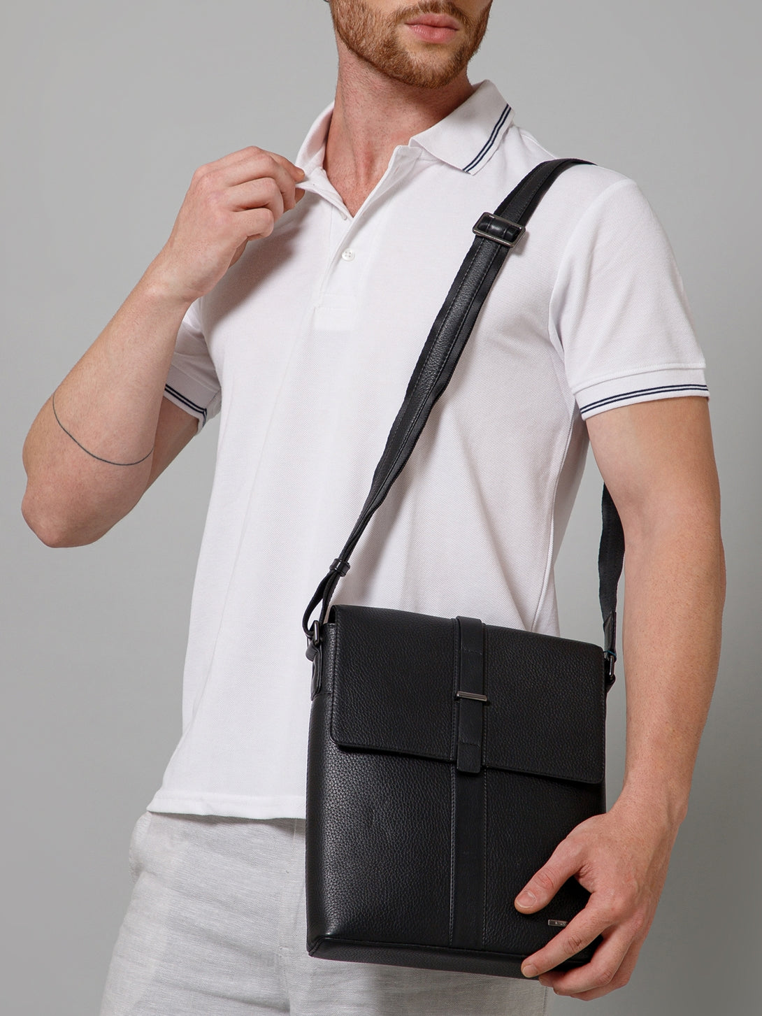 Textured Leather Men Sling Bag SGL-651 Black
